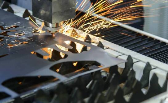 Wpływ cięcia laserowego na dokładność produkcji komponentów metalowych