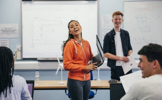 Jakie są kluczowe elementy skutecznych warsztatów językowych dla młodzieży?