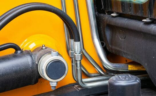 Zastosowanie prowadnic przewodów hydraulicznych w nowoczesnych systemach transportowych