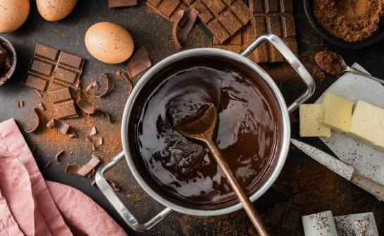 Rola różnych rodzajów czekolady w tworzeniu świątecznych wypieków