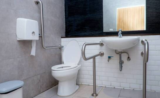 Dlaczego warto stosować środki czystości o neutralnym pH w miejscach publicznych?