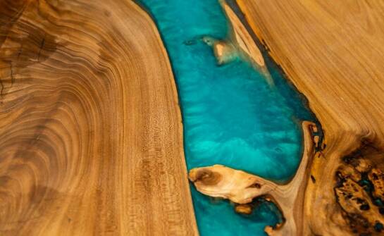 Odporność chemiczna posadzek żywicznych – dlaczego to ważne?