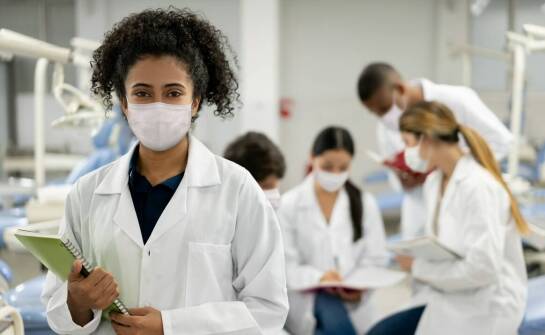 Wybór odpowiedniego obuwia medycznego dla studentów kierunków medycznych