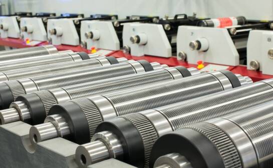 Zastosowanie walcowania gwintów w branży kolejowej – co warto wiedzieć?