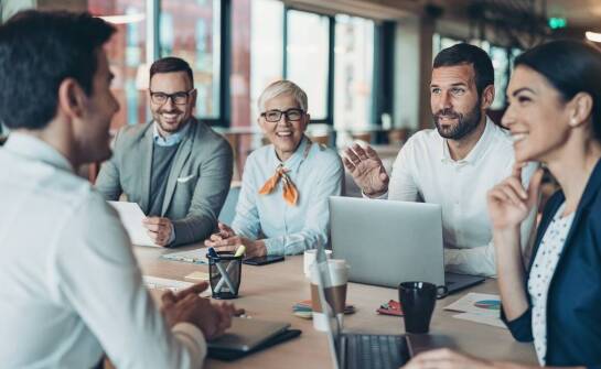 Jakie usługi oferuje firma atos warszawa dla instytucji publicznych?