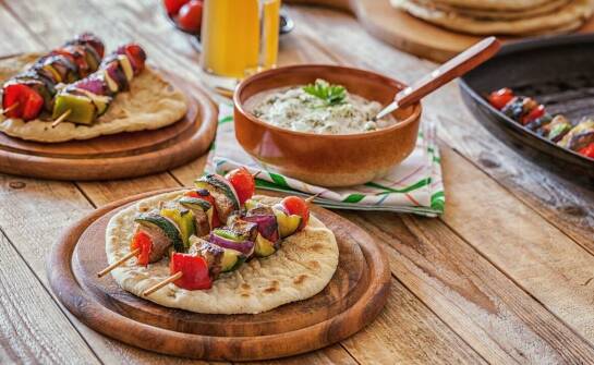 Jak izraelska kuchnia wzbogaca kulinarną ofertę Krakowa?