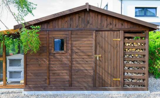 Wiata garażowa drewniana jako element architektury krajobrazu