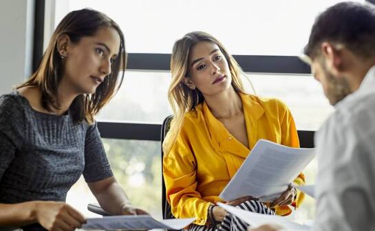 Jak tłumaczenia z hiszpańskiego wspierają współpracę w handlu międzynarodowym?