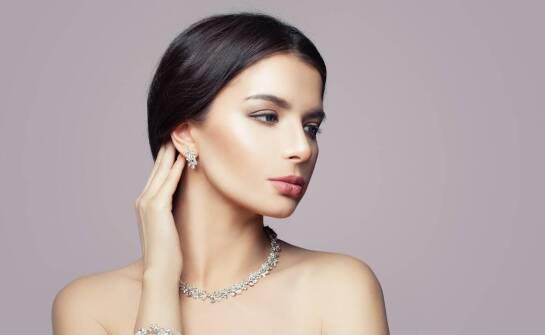 Personalizacja biżuterii: Jak uczynić komplet Swarovski naszyjnik i kolczyki unikalnym?