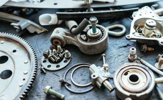 Części zamienne do wózków paletowych – jak zapewnić ich dostępność?