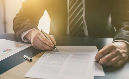 Znaczenie opiniowania umów przez prawnika w sprawach cywilnych