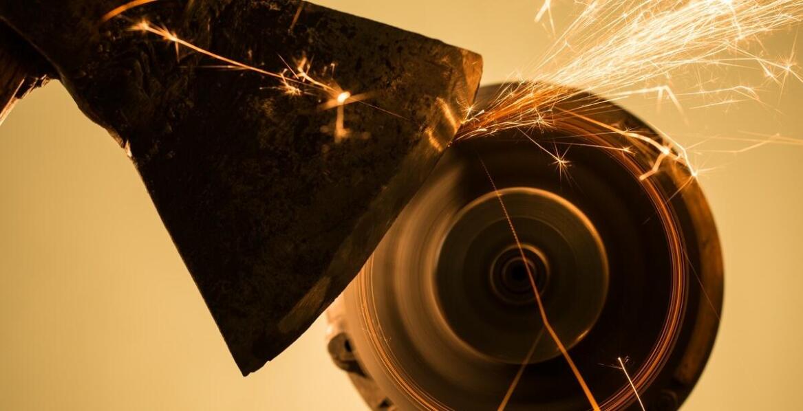 Wpływ regularnego ostrzenia na wydajność piły – zastosowanie przyrządu fg