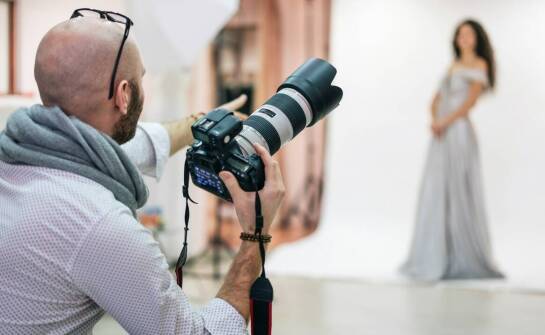 Znaczenie bazy zdjęć gwiazd filmowych w pracy agencji fotograficznych