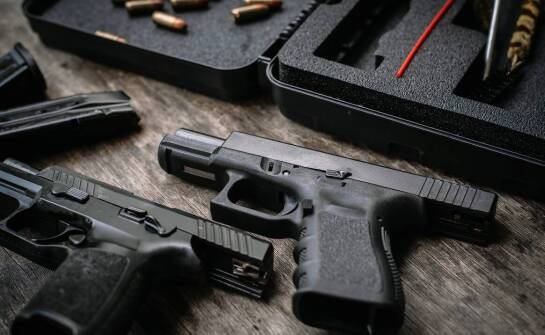 Porównanie mocy i zasięgu różnych modeli latarek taktycznych do ASG