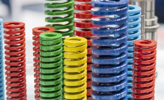 Jakie materiały dominują w produkcji pułapek sprężynowych?