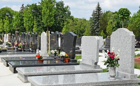 Nowoczesne technologie w tworzeniu nagrobków dziecięcych – wizualizacje 3D jako pomoc w wyborze