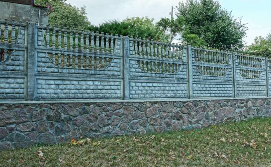 Wpływ podmurówki betonowej na koszty utrzymania ogrodzeń