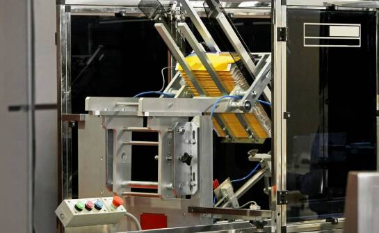 Jakie są kluczowe różnice między różnymi modelami składarko-sklejarek do kartonów?