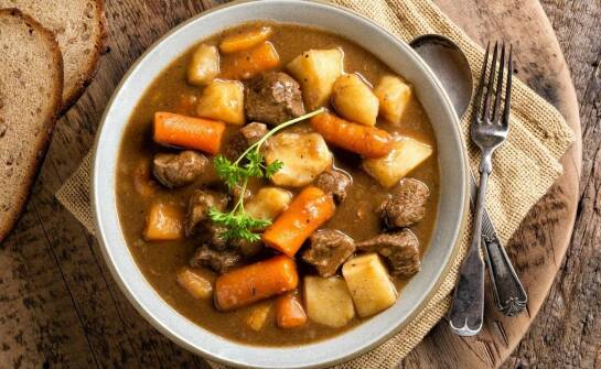 Gulasz dla psa – jak wpłynie na zdrowie i witalność Twojego pupila?