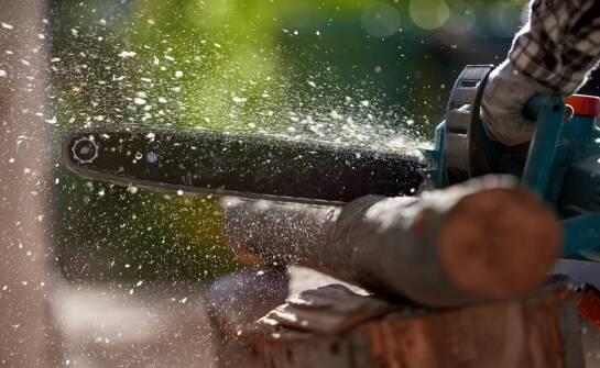 Proces zakupu lub wynajmu piły spalinowej do cięcia desek – co warto wiedzieć?