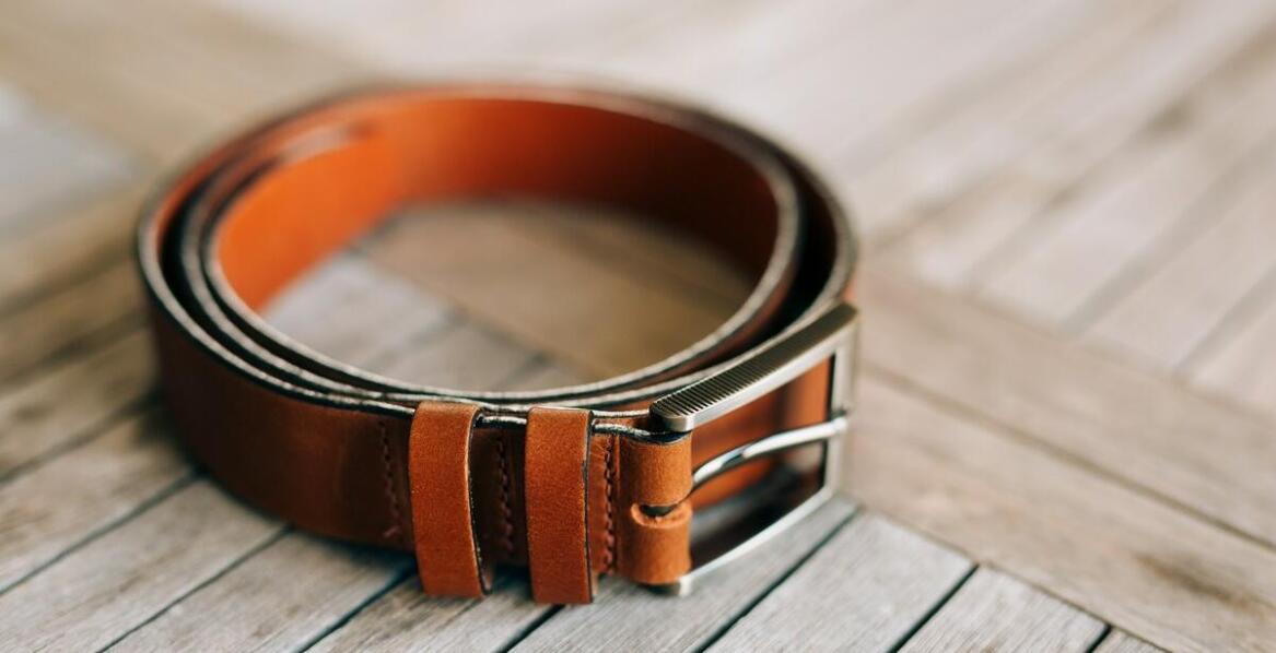 Paski męskie casual a eleganckie dodatki – jak je łączyć?