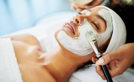 Mikrodermabrazja piła jako metoda na regenerację skóry po lecie