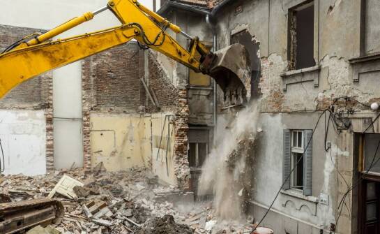 Rozbiórki budynków – najważniejsze etapy i zasady bezpiecznego procesu