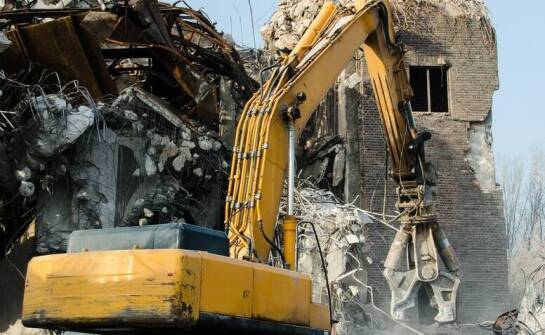 Proces wyburzeń budynków – etapy, narzędzia i najważniejsze zasady