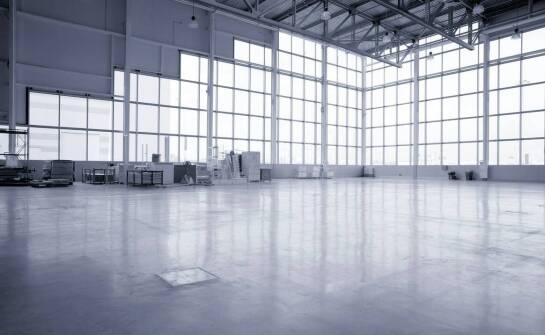 Rodzaje posadzek oraz zastosowanie w budownictwie mieszkaniowym i przemysłowym