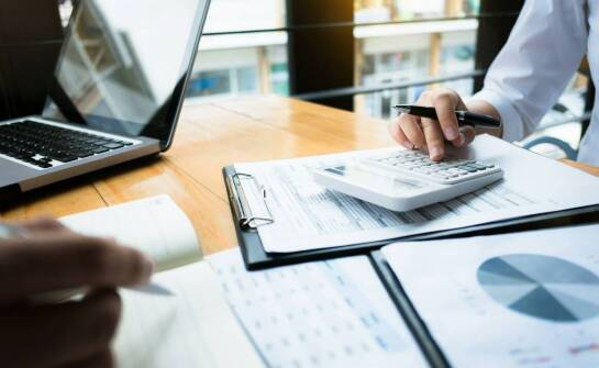 Zakres usług biur księgowych – co oferują i kiedy warto z nich korzystać
