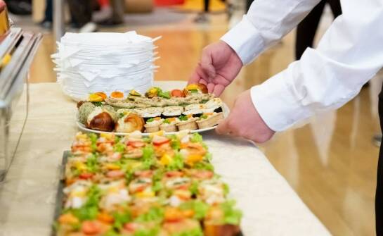 Catering szkolny – zasady komponowania zdrowych posiłków dla uczniów