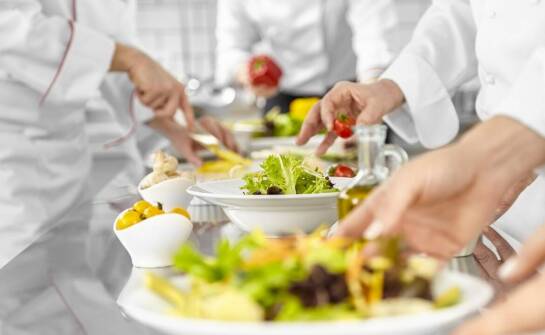 Catering – sprawdzone rozwiązania na przyjęcia, eventy i spotkania firmowe