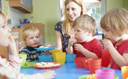 Zdrowe posiłki dla szkół – rozwiązania i trendy w cateringu edukacyjnym