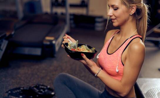 Posiłki regeneracyjne – dlaczego warto włączyć je do codziennej diety