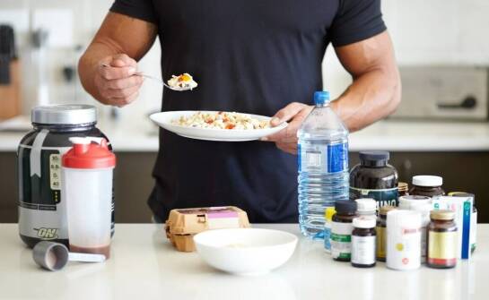 Posiłki regeneracyjne – co warto wiedzieć o odżywianiu po wysiłku