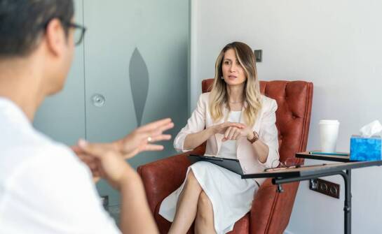 Konsultacje psychologiczne – na czym polegają i kiedy warto z nich skorzystać