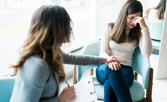 Poradnia psychologiczna – jak pomaga w codziennych wyzwaniach i kryzysach