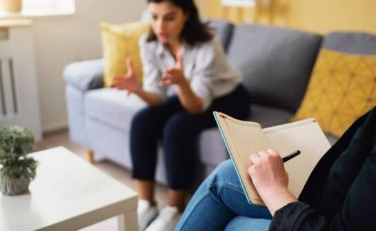 Wsparcie psychologiczne – kiedy warto skorzystać z pomocy psychologa