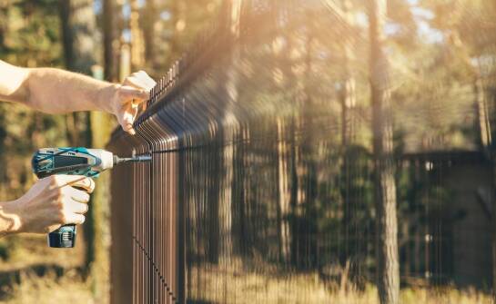 Rodzaje ogrodzeń – inspiracje i trendy w aranżacji posesji