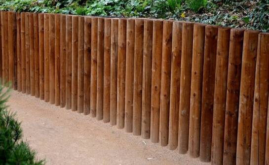 Nowoczesne ogrodzenia: trendy, materiały i inspiracje do aranżacji posesji