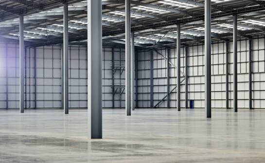 Wynajem magazynów – najważniejsze informacje i aktualne trendy branżowe