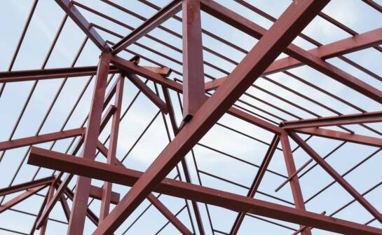 Konstrukcje stalowe – zastosowanie, rodzaje i zalety rozwiązań stalowych