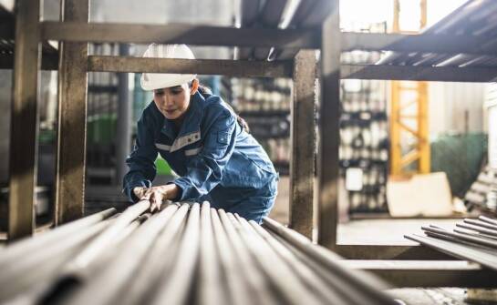 Nowoczesne rozwiązania w produkcji konstrukcji stalowych dla różnych branż