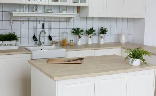 Blaty kuchenne – rodzaje, materiały i inspiracje do nowoczesnej kuchni