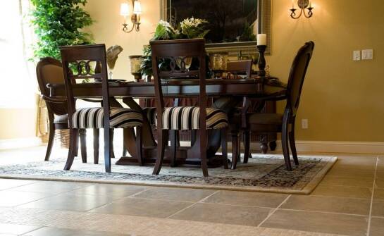 Rodzaje i zastosowanie posadzek kamiennych w aranżacji wnętrz i ogrodów