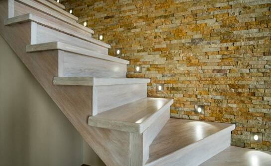 Schody kamienne – trwałość, estetyka i popularne rozwiązania wnętrzarskie
