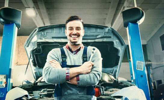 Czym wyróżnia się rzetelny serwis samochodowy i sprawdzony mechanik
