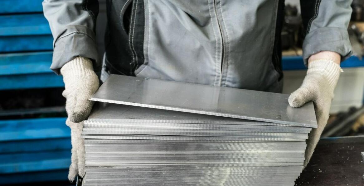 Jak rozpoznać rzetelnego blacharza samochodowego i kiedy warto skorzystać z usług