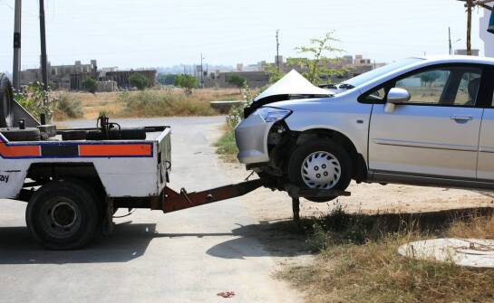 Autoholowanie – praktyczne informacje i rozwiązania w nagłych sytuacjach