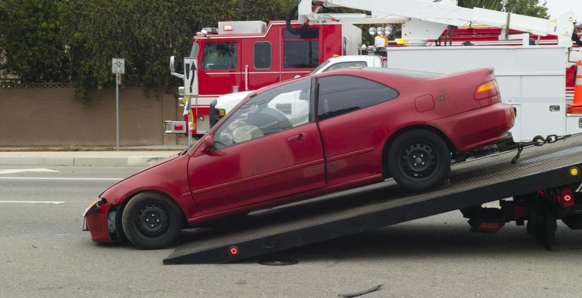 Autoholowanie i pomoc drogowa – kluczowe informacje i sprawdzone rozwiązania